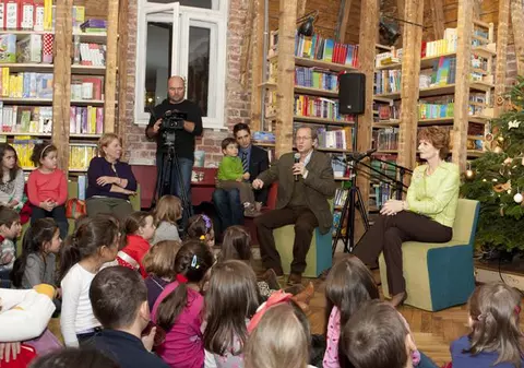 Alteţa Sa Regală Principesa Margareta, povestitor pentru zeci de prichindei