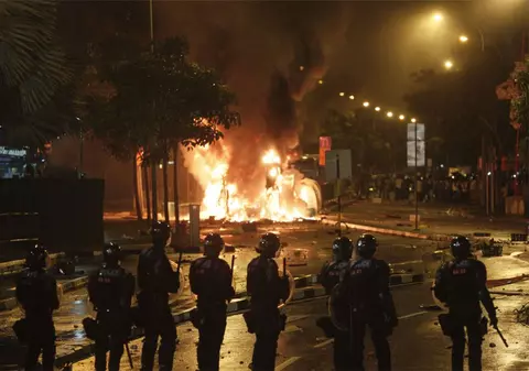 Revoltă a muncitorilor străini în una dintre cele mai bogate ţări din lume | FOTO