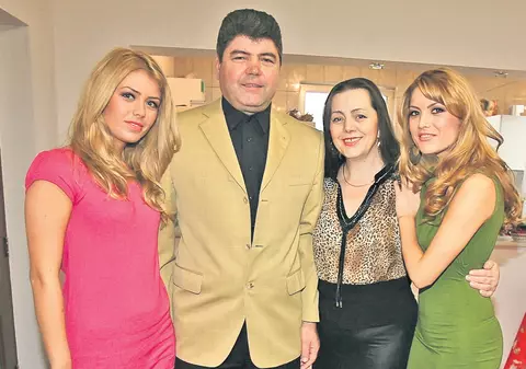 Elena Gheorghe şi Monica Colceriu, fete de preot, se întorc acasă, de sărbători