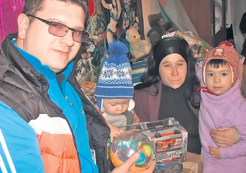 Cadouri de la francezi pentru copiii româncei decapitate