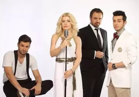 VOCEA ROMÂNIEI. Patru concurenţi SE LUPTĂ ÎN FINALĂ! Cine sunt cei care vor să ia MARELE PREMIU de 100.000 de euro?