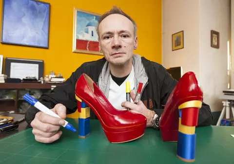 Mihai Albu a creat pantofii tricolori