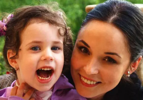 Ştefan Bănică Jr. ARE DE CE SĂ FIE GELOS! Violeta, fetiţa lui, este TERIBIL DE AFECTUOASĂ cu iubitul turc al Andreei Marin. I-a făcut O ADEVĂRATĂ DECLARAŢIE DE IUBIRE lui Tuncay! FOTO