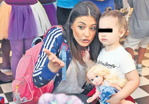 Antonia se mută în Italia, de dragul fetiţei