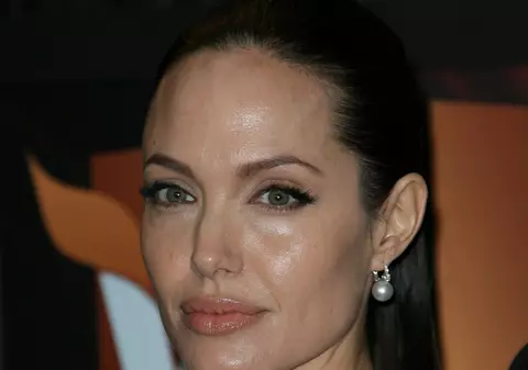 Angelina Jolie, gazda unui summit despre încetarea violenţei sexuale