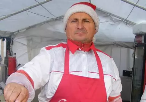 Peşte şi legume pe grătar la târgul boieresc din centrul Bucureştiului