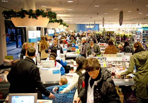 PROGRAMUL SUPERMARKETURILOR de sărbători! Iată unde îţi poţi face cumpărăturile în ultimul moment