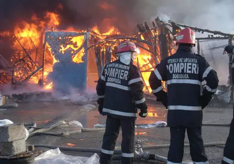 Incendiu devastator la un mare magazin din Constanţa | FOTO