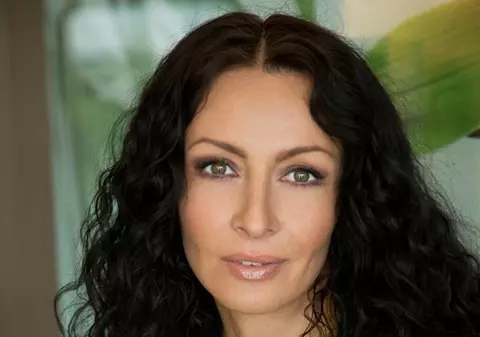 Mihaela Rădulescu CONTINUĂ RĂZBOIUL ÎMPOTRIVA REPREZENTANŢILOR BISERICII: "Nu mai daţi de pomană preoţilor, pentru că nu cred că Dumnezeu vrea asta"