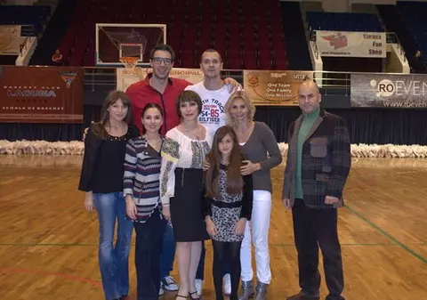 Prințesa Lia și personalitățile din sport l-au înlocuit pe Moș Crăciun