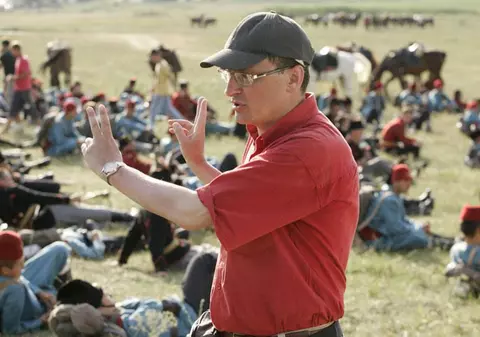 Vă mai amintiţi filmul "Filantropica"? Regizorul lui, Nae Caranfil I-A ÎNNEBUNIT PE AMERICANI cu o nouă realizare!