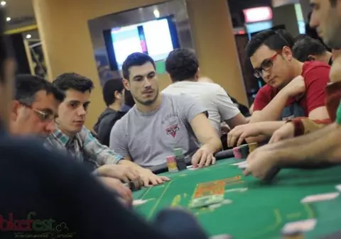 Alex Piţurcă a câştigat în 2 zile la poker cât primeşte tatăl său la naţională!