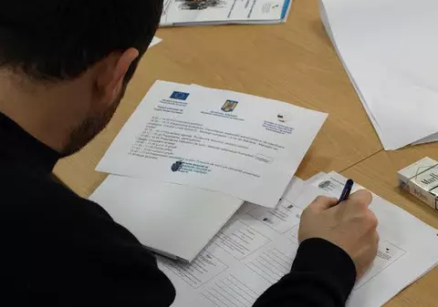 CURSURI GRATUITE şi BURSE LUNARE de 500 de lei pentru 220 de persoane!