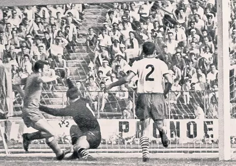 Blatul care a scăpat Steaua de retrogradare!