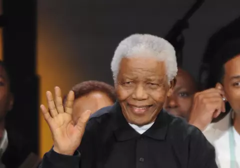 Nelson Mandela A MURIT | O NAŢIUNE A DANSAT ŞI A PLÂNS. Iată IMAGINILE DE LA ELIBERAREA DIN ÎNCHISOARE A LUI NELSON MANDELA | VIDEO