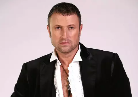 Bote iubește din nou. După idila cu Anda Adam, designerul s-a cuplat cu o superbă blondă de 25 de ani