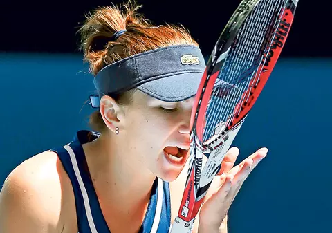 Copleşită de emoţii! Fragilitatea psihică a fost una dintre explicaţiile Simonei Halep pentru eşecul suferit în «sferturile» Australian Open