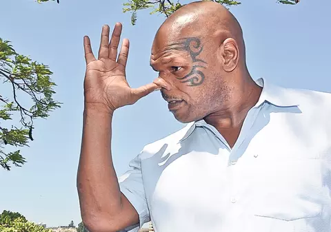 Fostul boxer Mike Tyson a transmis un mesaj glumeţ de Revelion! Ne-a urat: «Urechi noi şi fericite»!