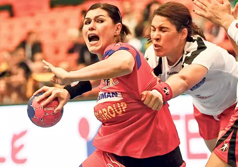 În familia handbalistei Oana Manea nu numai sportul e la putere! Fratele ei e hair-stylist