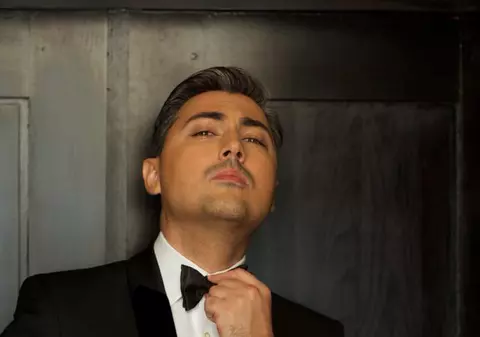 IMAGINEA ZILEI! Alex Ciucu SE TOPEŞTE ÎN OCHII FETIŢEI LUI  | FOTO