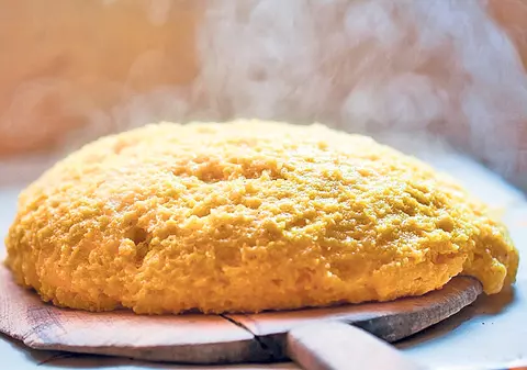 Starurile de la Hollywood vor mânca mămăligă la Globurile de Aur