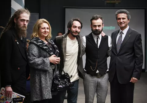 UN ROMÂN, pe urmele iepurelui alb, la LONDRA | VIDEO