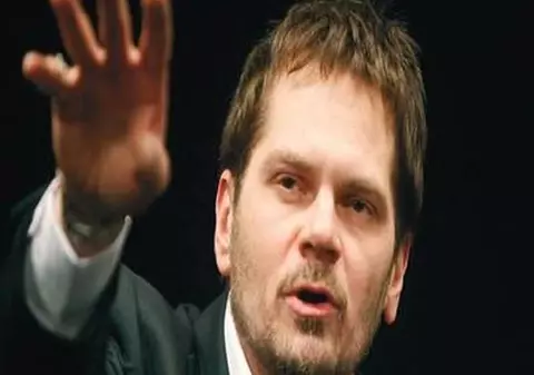 Piersic jr. explică de ce îşi face tatuaje şi CE SIMTE CÂND TATĂL SĂU ÎL VEDE PE SCENĂ. Detaliile merită citite