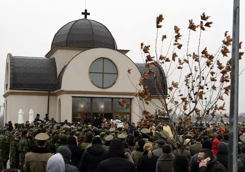 O MARE DE LACRIMI pentru AURA ION! 1.000 de oameni PLÂNG la căpătâiul STUDENTEI | FOTO EXCLUSIVE