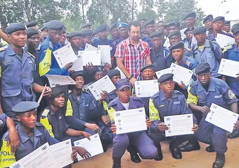 Un român instruieşte poliţiştii din Congo