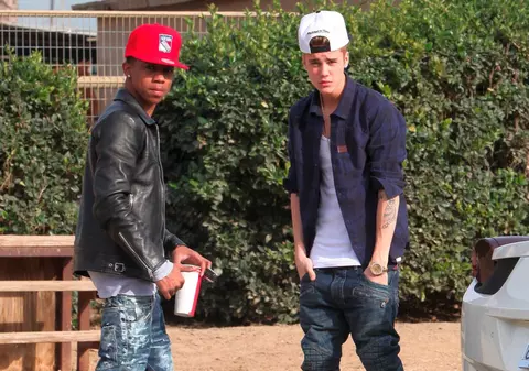 Un prieten apropiat al lui Justin Bieber, arestat în casa cântăreţului | FOTO