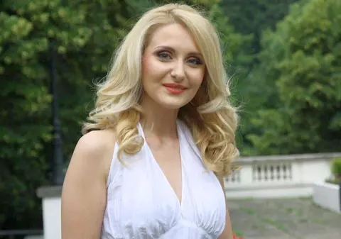 Alina Sorescu, recuperare dificilă după naştere! Cântăreaţa, obligată să rămână în spital