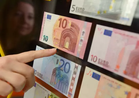Bancnotele de 10 euro vor fi înlocuite cu unele mai sigure. Vezi cum arată! FOTO