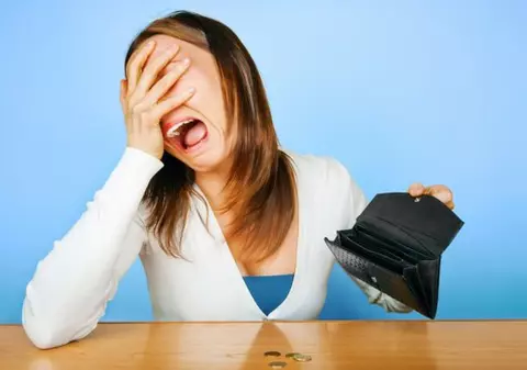 Cum să eviţi datoriile de Sărbători şi să ai bani după Anul Nou