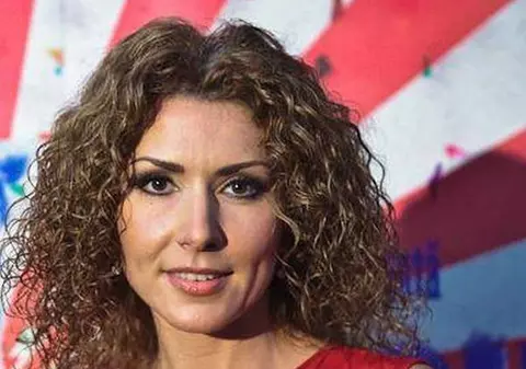 Carmen Brumă A UITAT DE DIETĂ! Uite CUM S-A "ROTUNJIT" vedeta, ÎN A ŞAPTEA LUNĂ DE SARCINĂ | FOTO