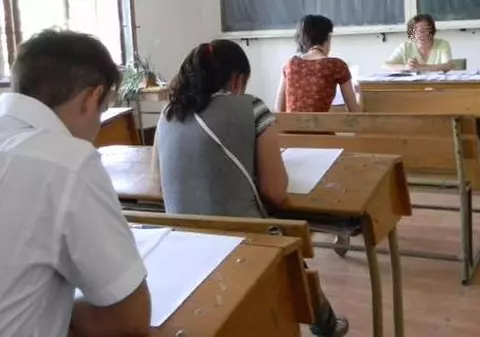 Caz fără precedent în învăţământul românesc! A predat limba franceză timp de 4 ani cu o diplomă falsă 