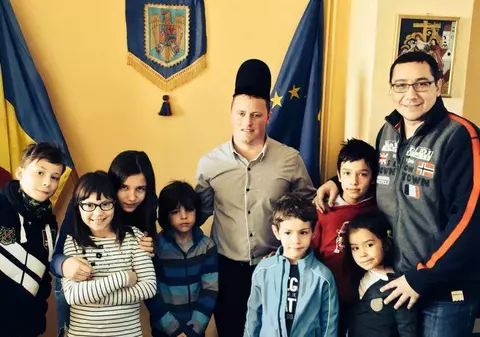 Ghiţă Ciobanul  ÎŞI CERE IERTARE de la admiratori pentru FOTOGRAFIA cu Victor Ponta. TE VA AMUZA TERIBIL CEEA CE SPUNE!