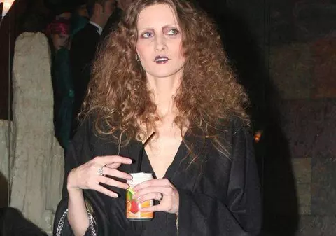 "E mai bine decât cu cârpele de şters praful cu care se îmbrăca până acum"! Iulia Albu o face praf pe una dintre cele mai iubite actriţe!!