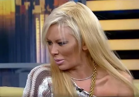 INCREDIBIL! Dat în urmărire după ce a furat păpuşa gonflabilă Jenna Jameson