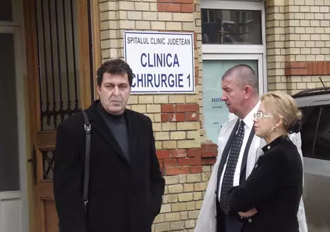 Medicii răniţi în accidentul din Apuseni, vizitaţi la spital de colegii de la Bucureşti