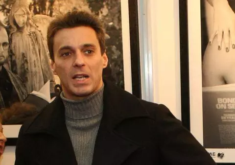 INCREDIBIL! CE FĂCEA Mircea Badea ÎN TIMP CE Carmen Brumă ERA ÎN TRAVALIU | FOTO