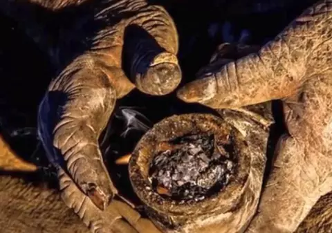 El este cel mai murdar om din lume! Nu s-a mai spălat de 60 de ani | VIDEO