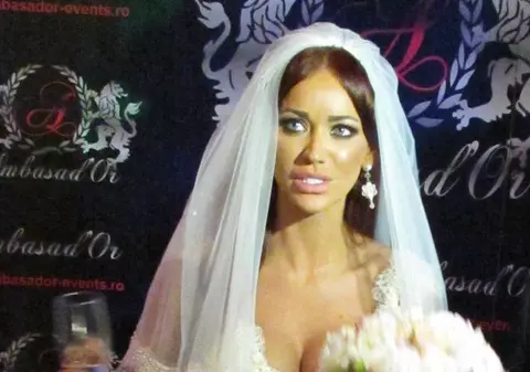 CRUDUŢA FACE MIŞTO de DRĂGUŞANCA! Uite CE GLUMĂ A FĂCUT pe seama roşcatei!