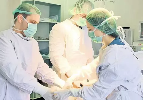 Operaţie de excepţie la Timişoara! O fetiţă de nouă ani va putea să meargă din nou, după o intervenţie chirurgicală de şase ore