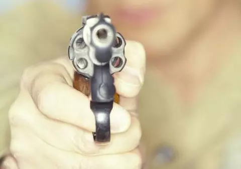 Incredibil! Bărbat împuşcat într-un cinematograf pentru că trimitea SMS-uri