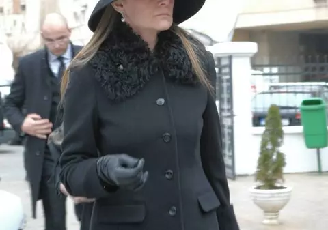 IMAGINE SFÂȘIETOARE! Romanița Iovan, ÎMPIETRITĂ DE DURERE, LA ÎNMORMÂNTARE | FOTO ÎN ARTICOL