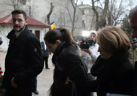 Romaniţa Iovan S-A ÎNTORS LA CAPELA UNDE A FOST DEPUS TRUPUL FOSTULUI EI SOŢ! Uite care este MOTIVUL pentru care a făcut acest gest | FOTO