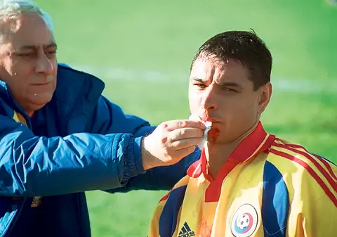 24 de ani de «muncă patriotică»! Pompiliu Popescu, medicul naţionalei României, nu primeşte salariu de la FRF