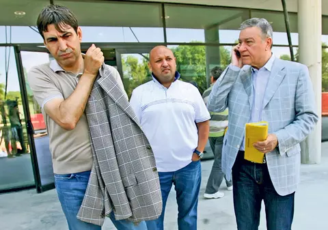 EXCLUSIV | Victor Piţurcă a vrut să demisioneze după barajul cu Grecia, dar nu l-a găsit la telefon pe Mircea Sandu