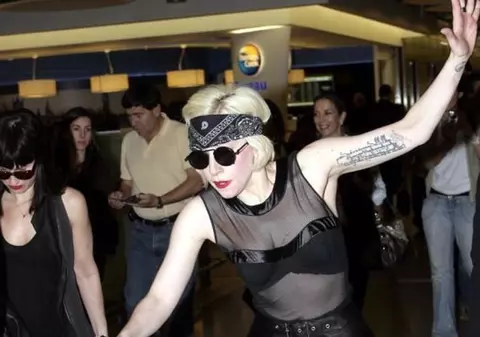 Cele mai jenante poze cu vedete surprinse de paparazzi
