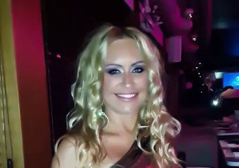 Vica Blochina, DEZMĂŢ ÎN NOAPTEA DE REVELION, ALĂTURI DE UN BĂRBAT MISTERIOS! Uite ipostazele LIPSITE DE INHIBIŢII, în care s-a pozat | FOTO ÎN ARTICOL